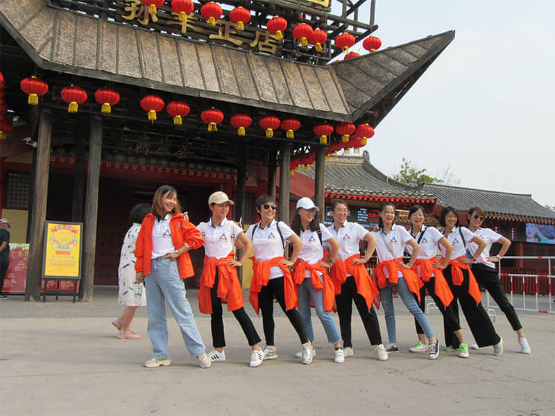AHL steel team members in Qingming Park